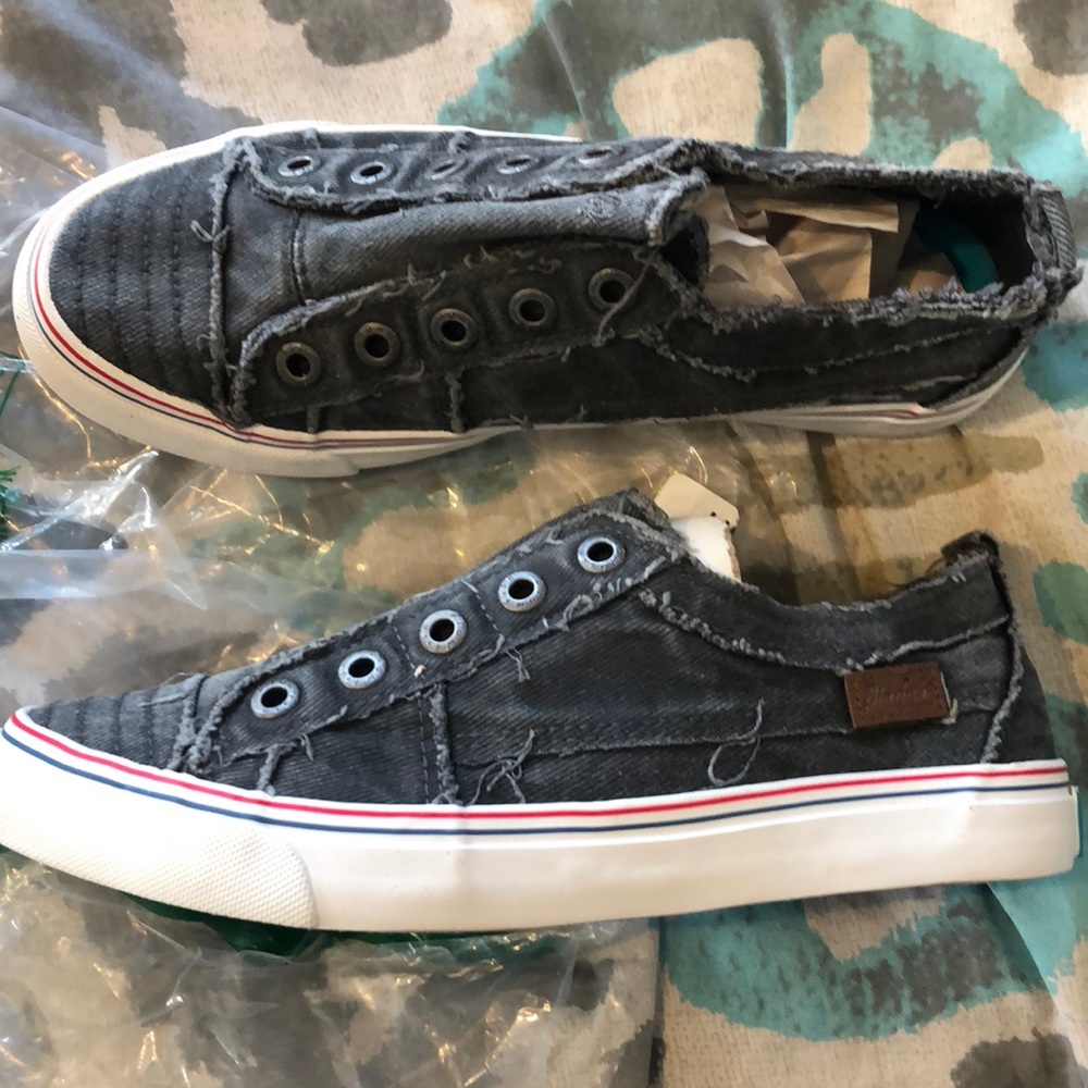 Women’s smoke gray Blowfish sneakers *NEW*